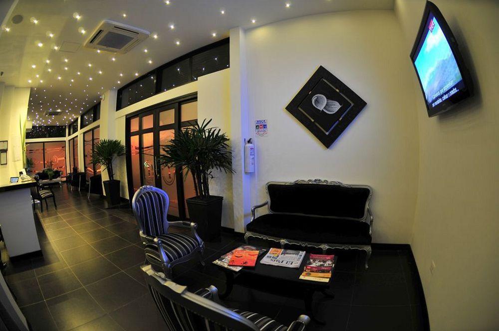 Aw Hotel Puerta De San Antonio Cali Interior photo