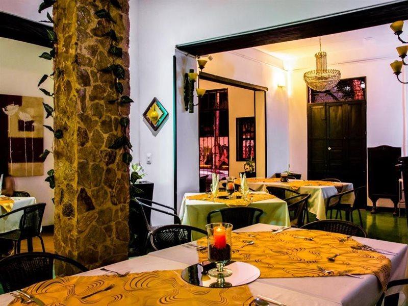 Aw Hotel Puerta De San Antonio Cali Exterior photo