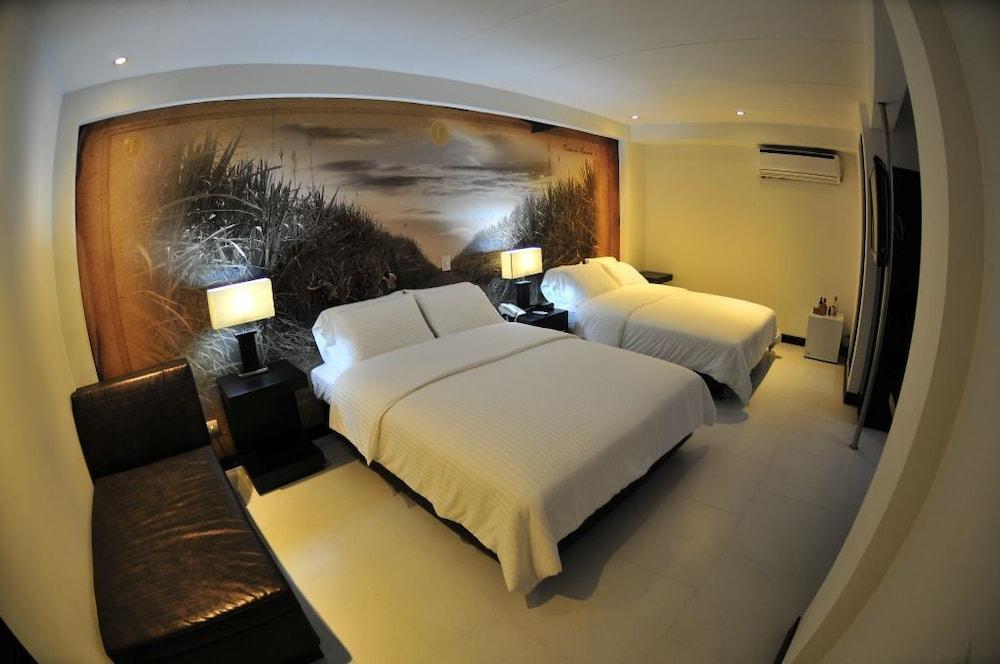 Aw Hotel Puerta De San Antonio Cali Room photo